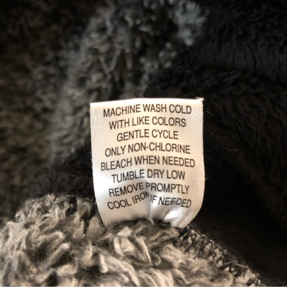 JASON MAXWELL Faux Fur Zippered Vest. Size Medium Gray/Black. - Picture 3 of 13